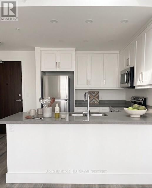 Property Photo:  300B Fourth Avenue 507  ON L2S 0E6 