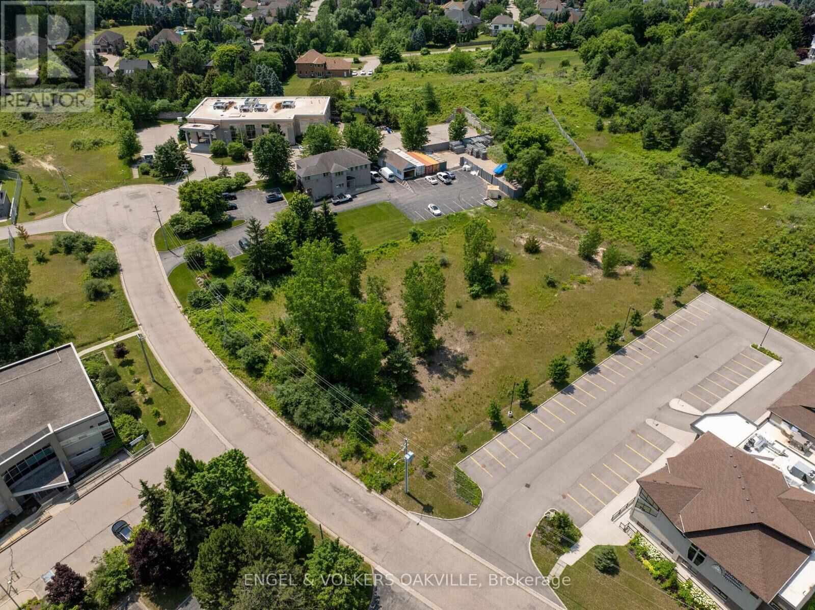Property Photo:  18 Executive Place  ON N2P 2N4 