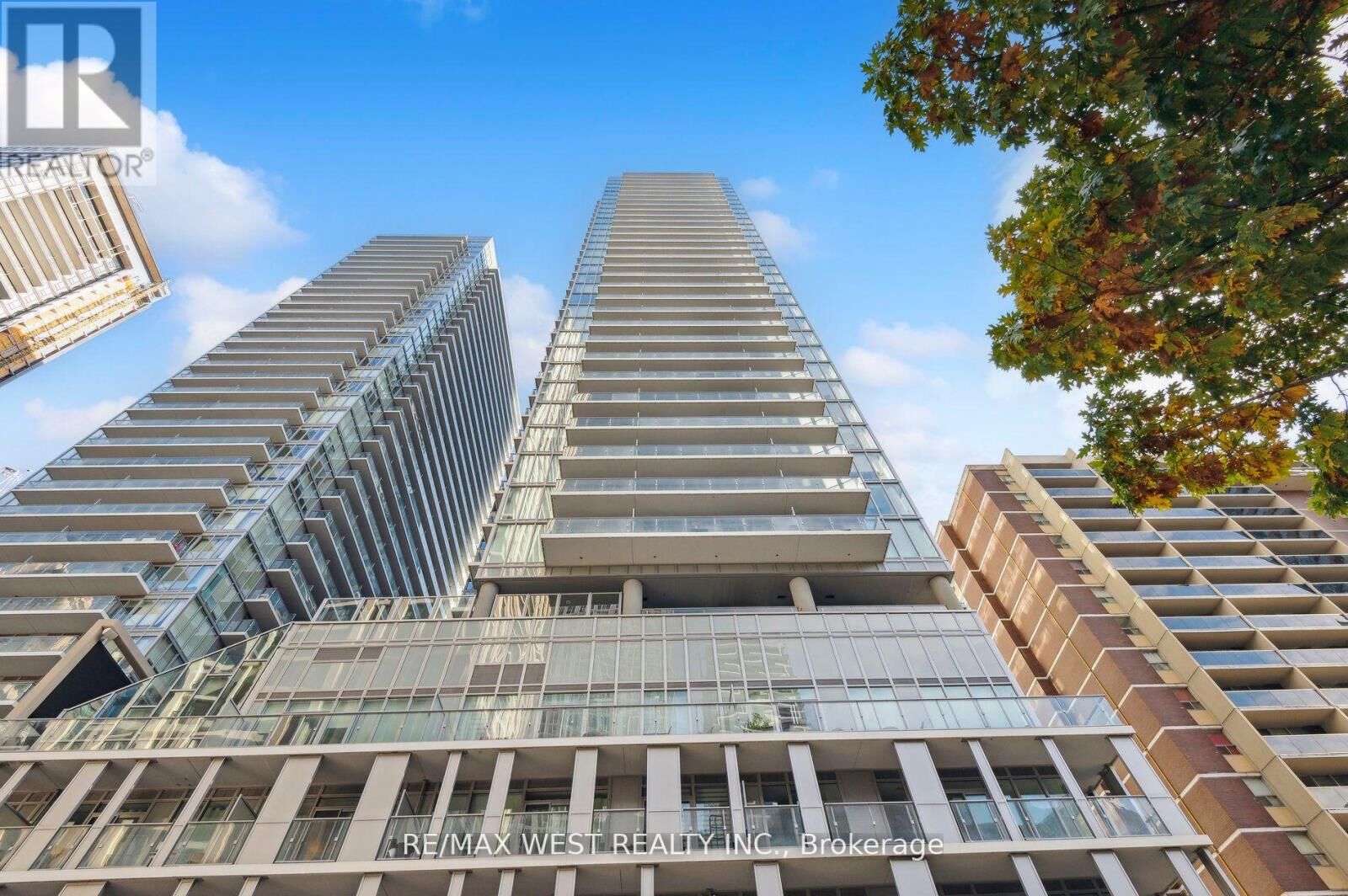 Property Photo:  195 Redpath Avenue 2215  ON M4P 0E4 