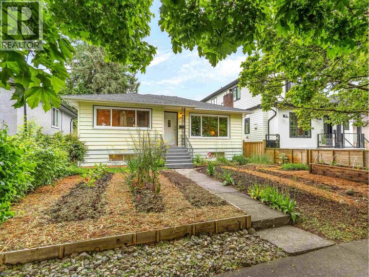 Property Photo:  2578 East 15th Avenue  BC V5M 2K1 