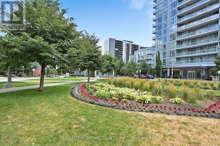 Property Photo:  66 Forest Manor Road 1909  ON M2J 0B7 