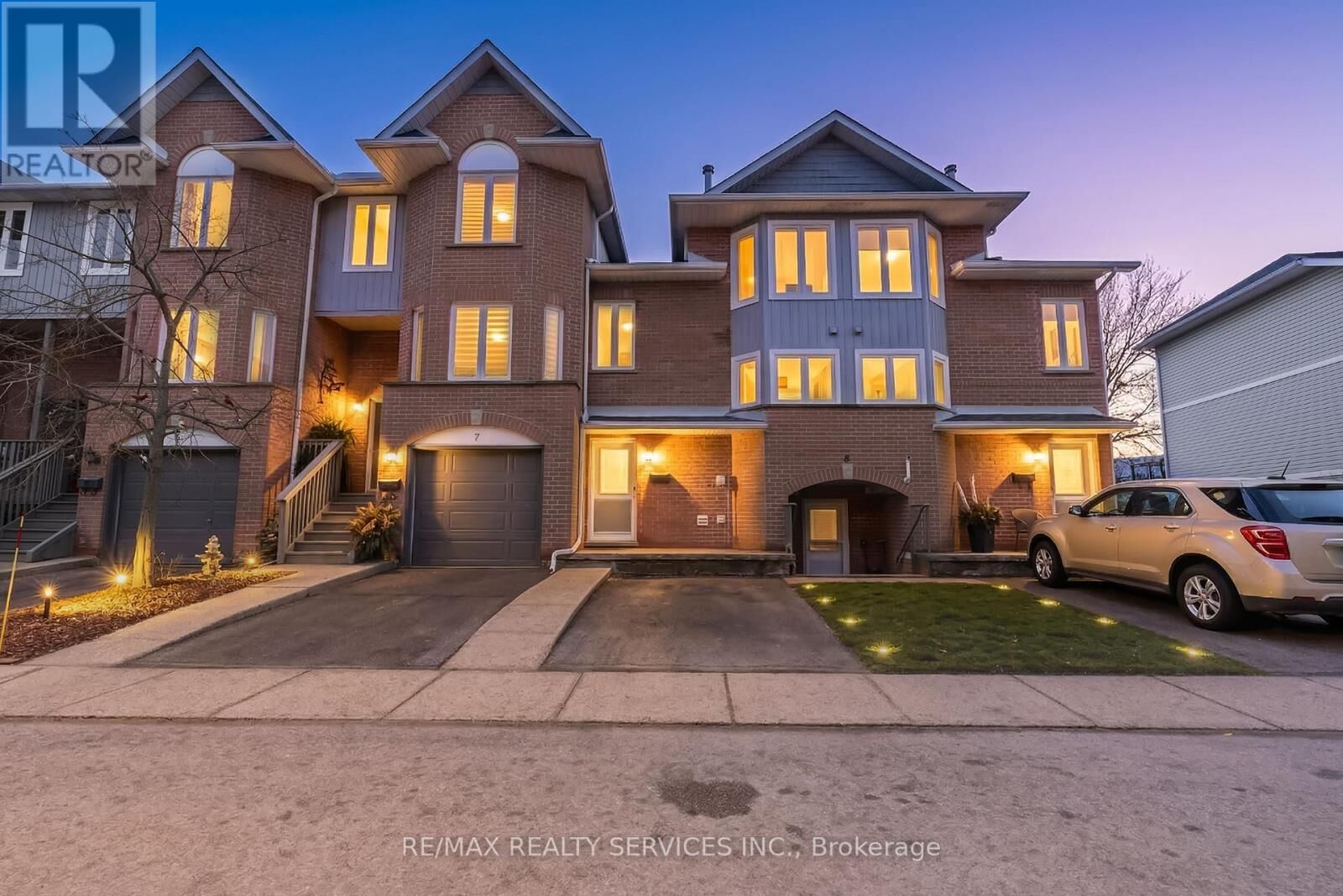 Property Photo:  245 Bishop Street South 9  ON N3H 5N2 