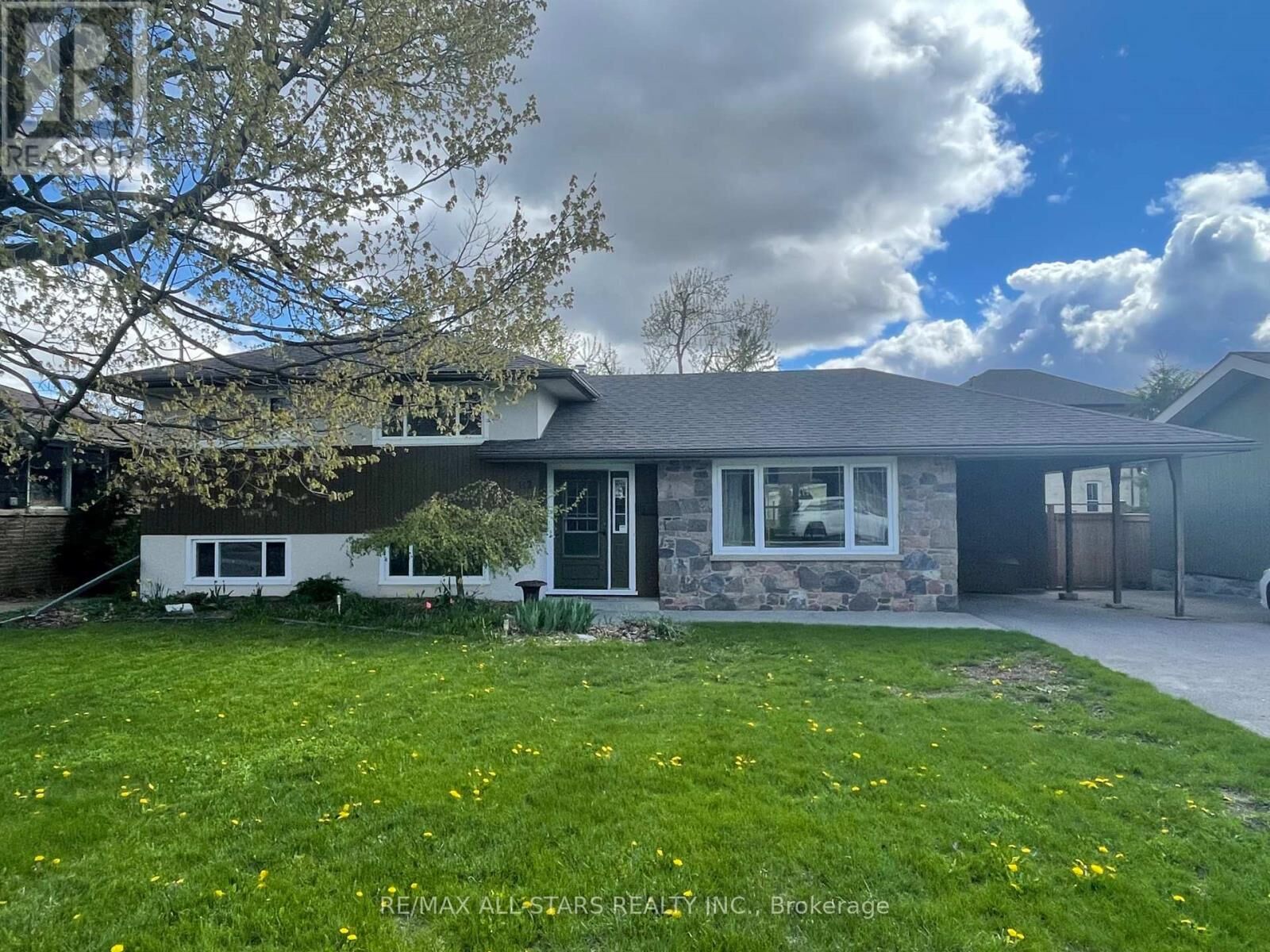 Property Photo:  112 Adelaide Street North  ON K9V 4L9 