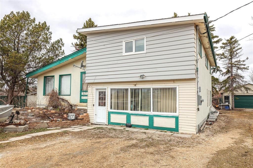Property Photo: 51 Viking Road MB R2N 4A7