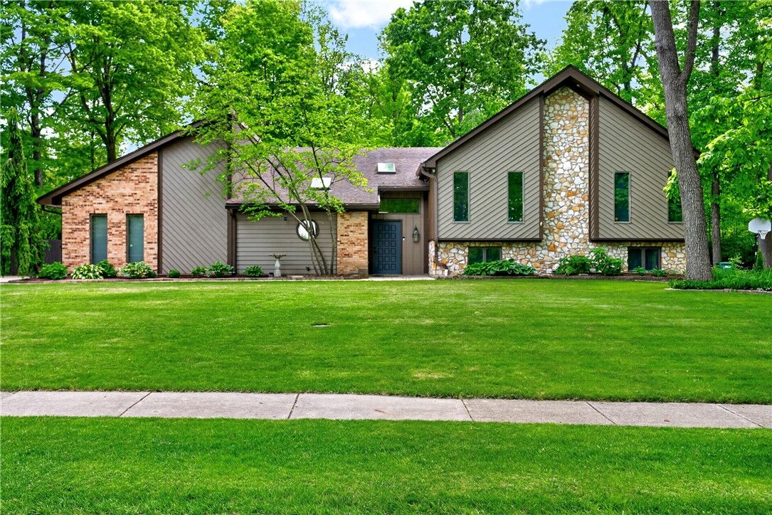 Property Photo:  212 Walnut Grove Drive  OH 45458 