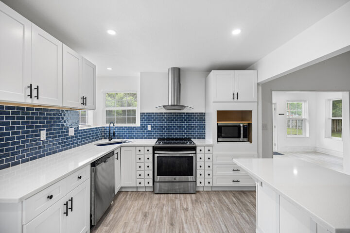 Property Photo:  213 Cadillac Avenue  FL 32578 