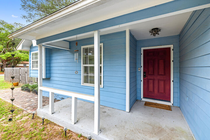 Property Photo: 213 Cadillac Avenue FL 32578