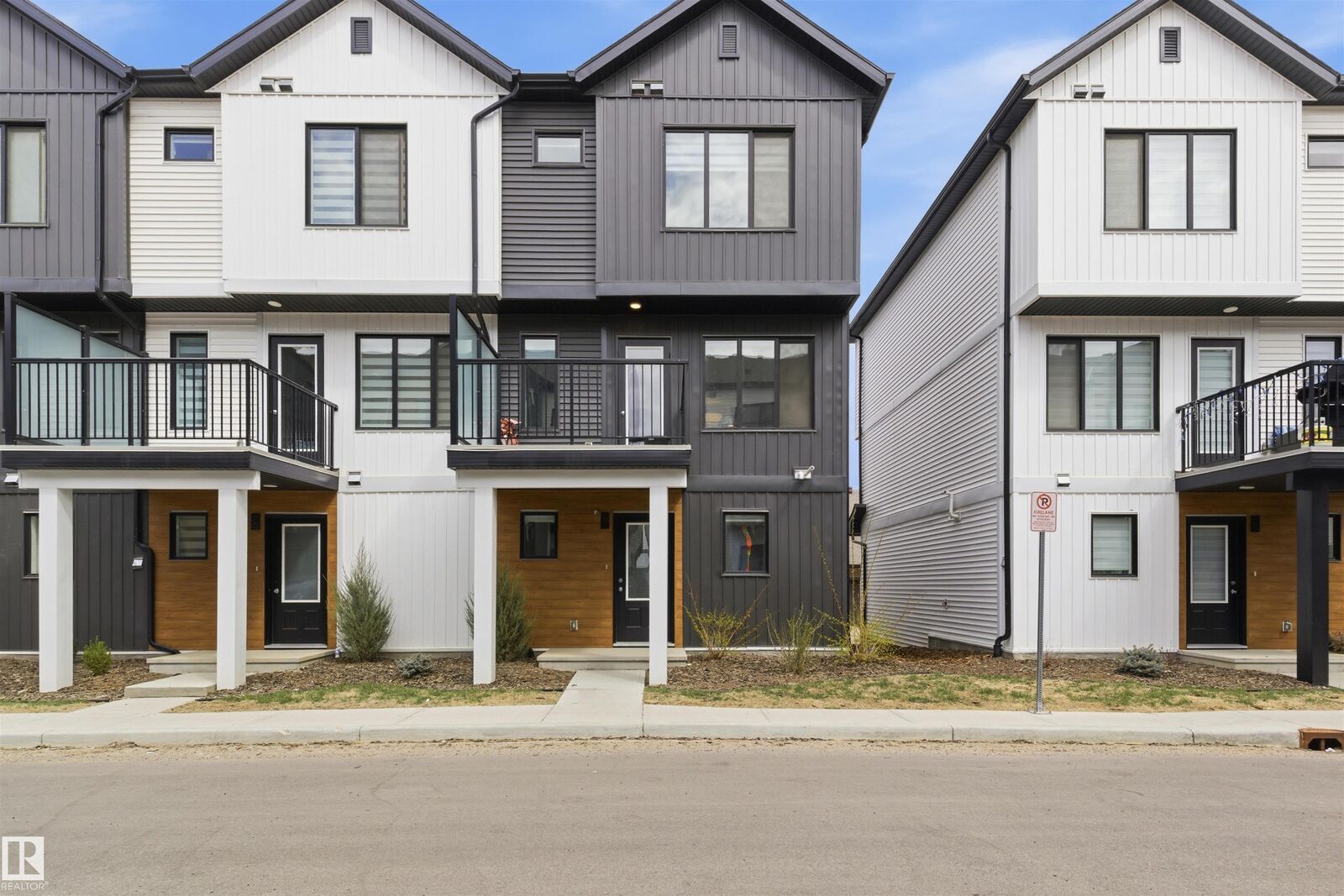 Property Photo:  850 Secord Boulevard NW 9  AB T5T 7R9 