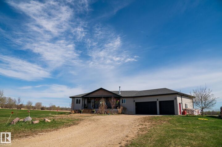 Property Photo:  2208 Twp Road 534  AB T0E 1V0 