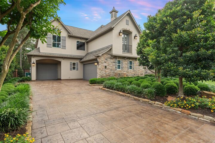 Property Photo: 59 E Ambassador Bend TX 77382