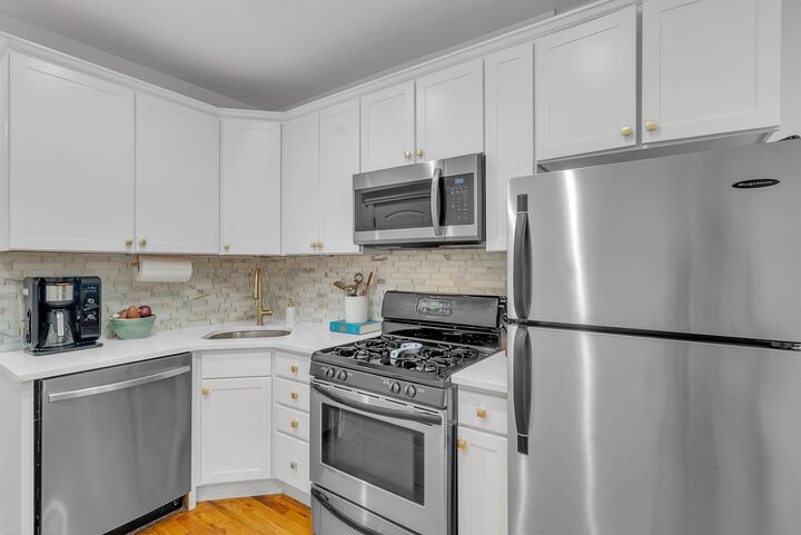 Property Photo:  349 7th St 1R  NJ 07302 