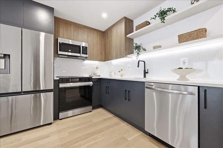Property Photo: 105 Laidlaw Ave 4 (Carriage House) NJ 07306