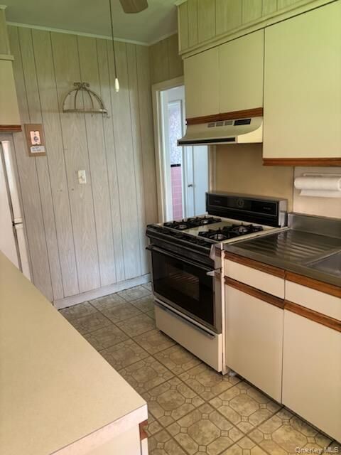 Property Photo:  1210 Terrace Boulevard  NY 11040 