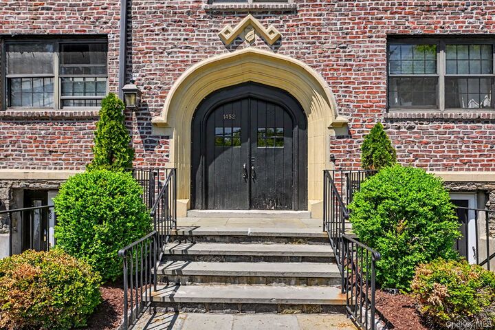 Property Photo:  1452 Boston Post Road 3C  NY 10538 