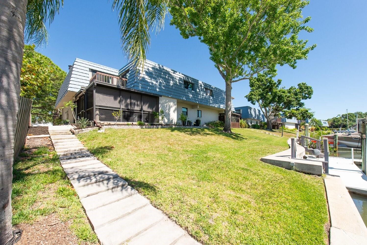 Property Photo: 9476 Tradewinds Avenue FL 33776
