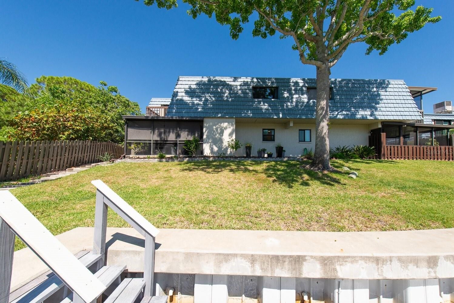 Property Photo: 9476 Tradewinds Avenue 9476 FL 33776