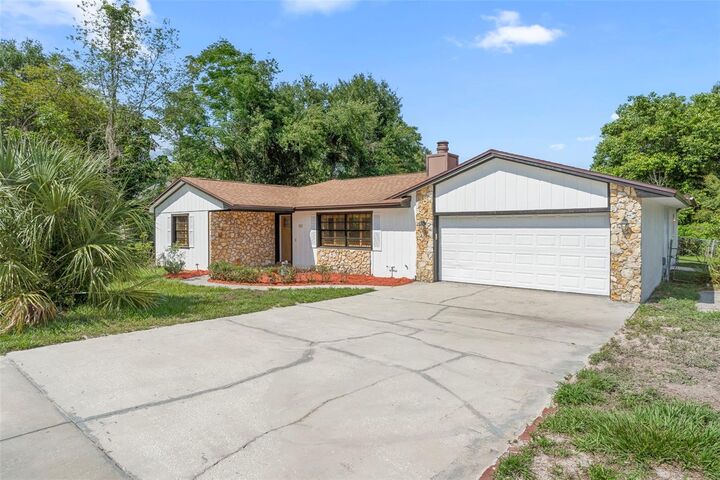 Property Photo: 111 Main Street FL 34786