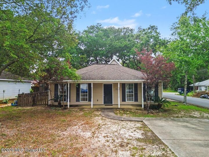 Property Photo:  1633 S 9th Street  MS 39564 