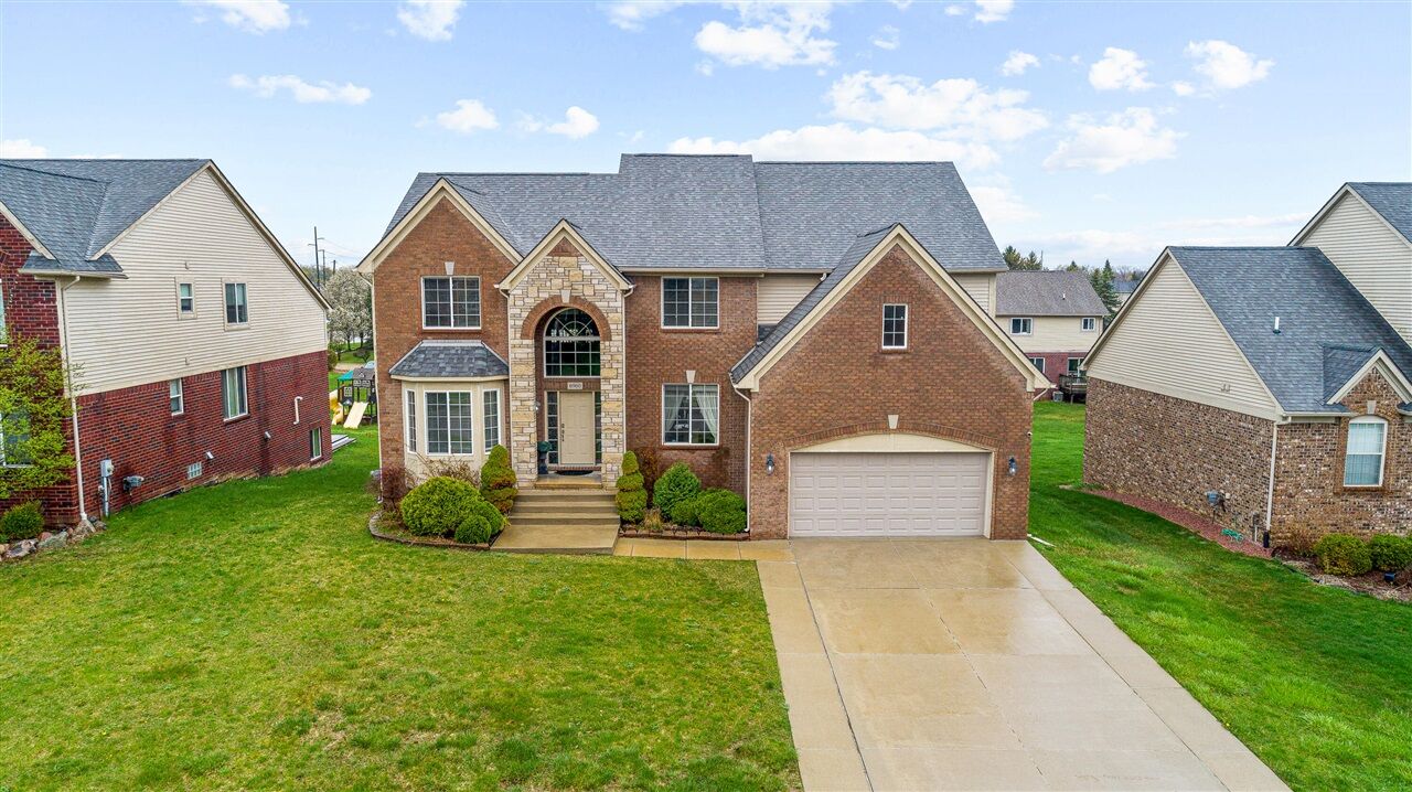 Property Photo:  6960 Norway Drive  MI 48085-1673 