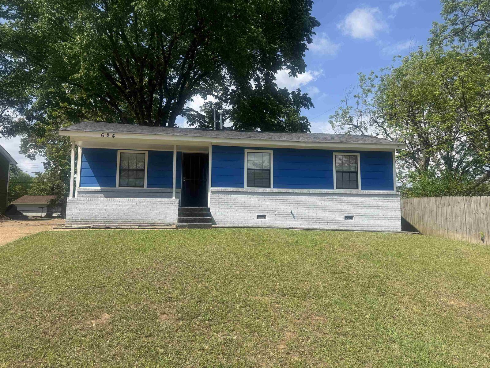 Property Photo: 624 Mohawk Ave TN 38109