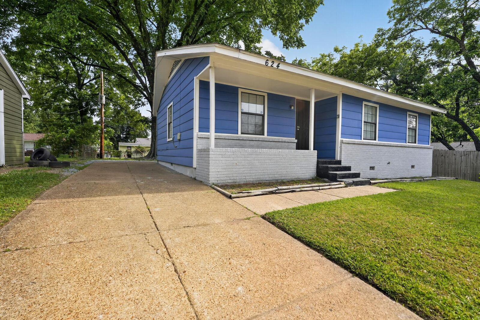 Property Photo:  624 Mohawk Ave  TN 38109 