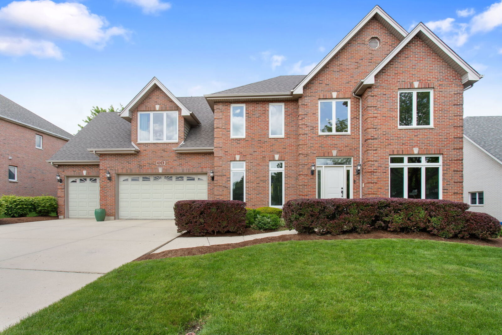 Property Photo:  924 Naples Lane  IL 60517 