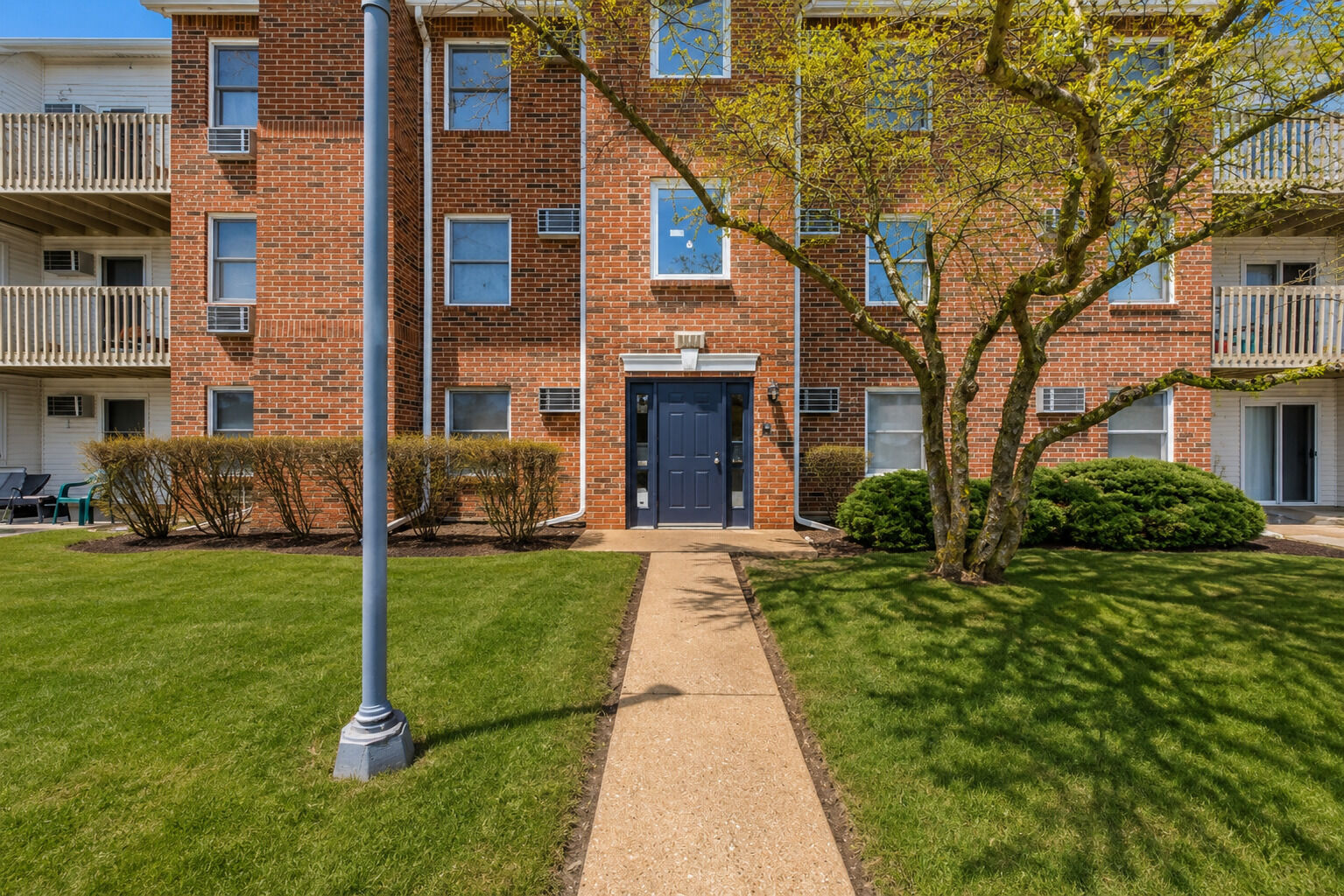 Property Photo:  1332 Cunat Court 2B  IL 60156 