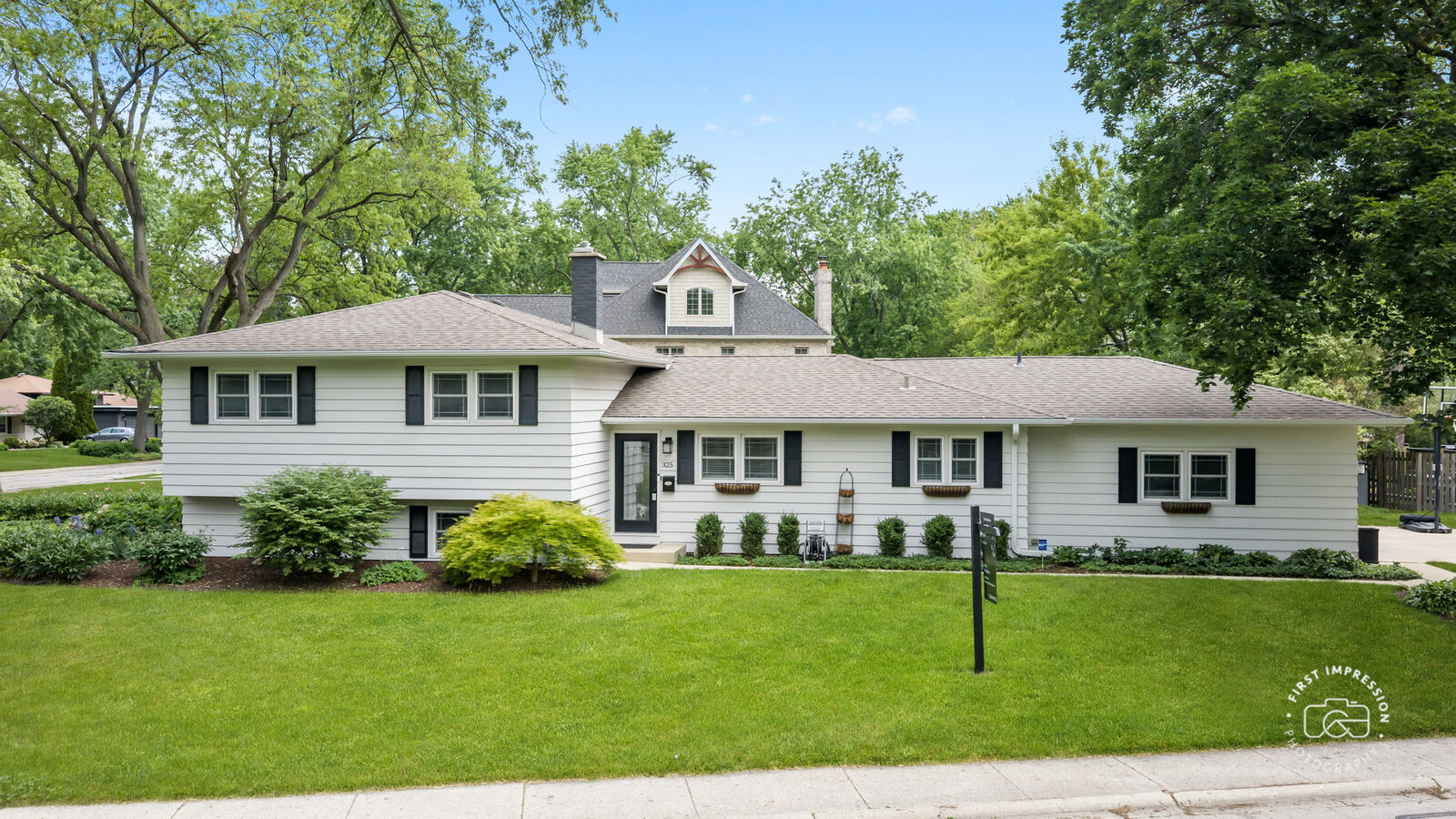 Property Photo:  325 Hemlock Lane  IL 60540 