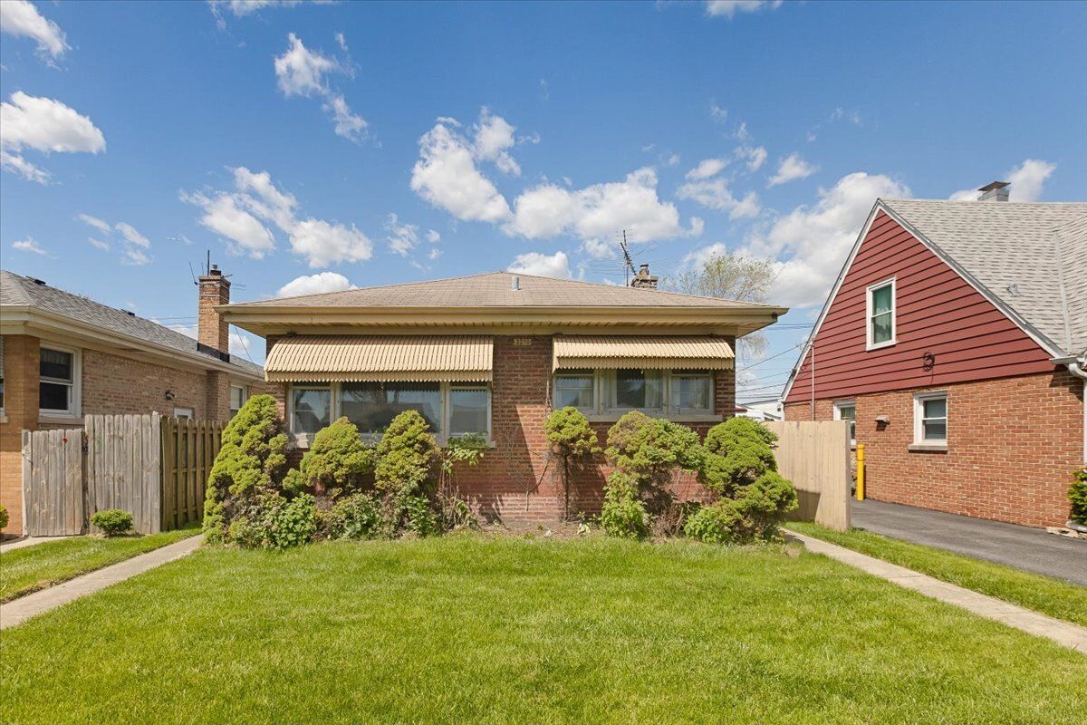 Property Photo:  3218 Lincoln Street  IL 60131 