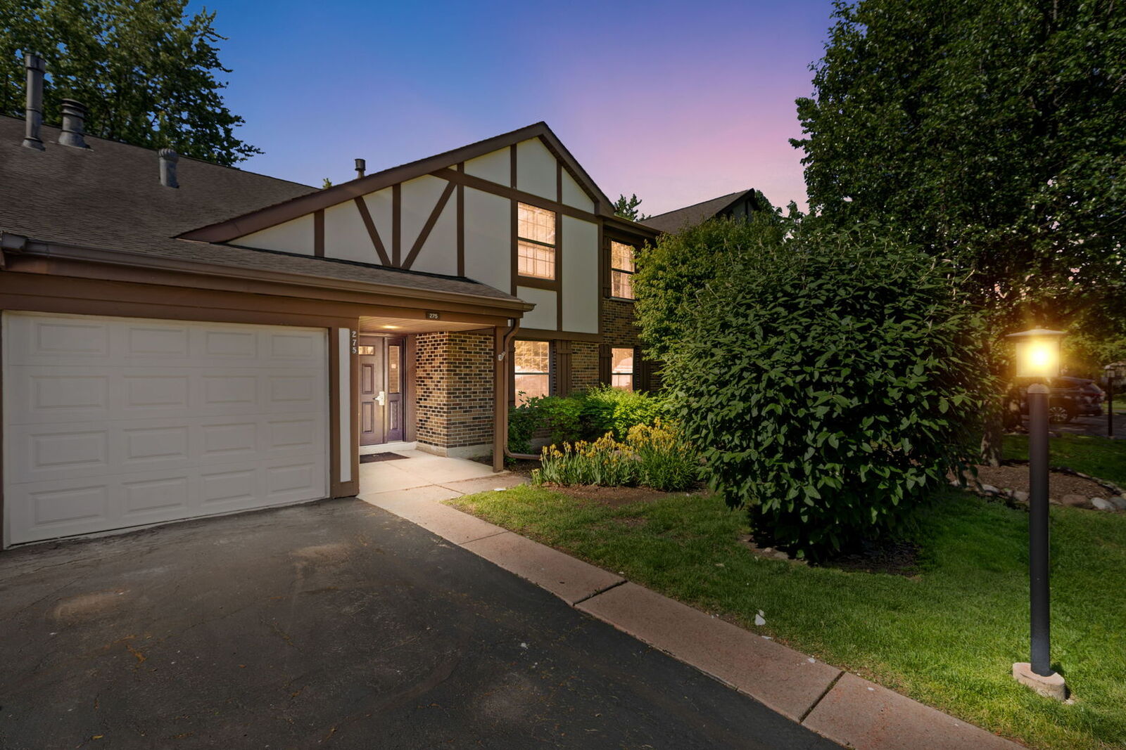 Property Photo:  275 Wilmette Court A2  IL 60193 