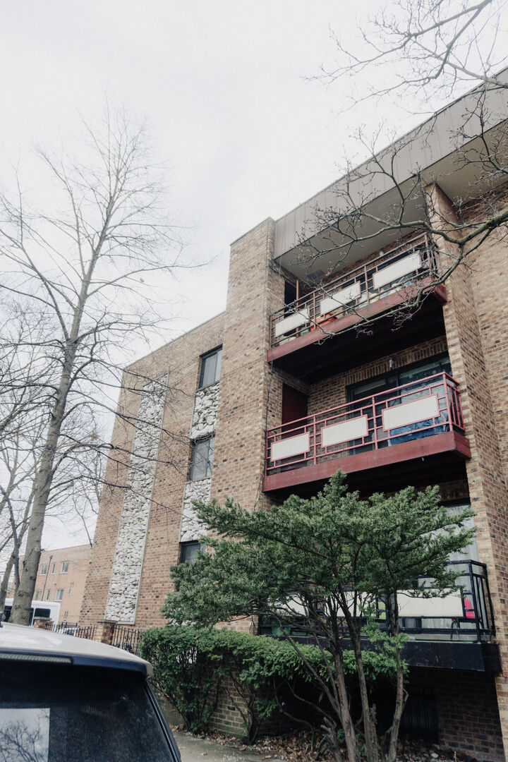 Property Photo:  6034 N Wolcott Avenue 1W  IL 60660 