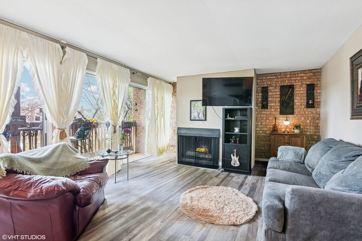 Property Photo:  5803 Oakwood Drive B  IL 60532 