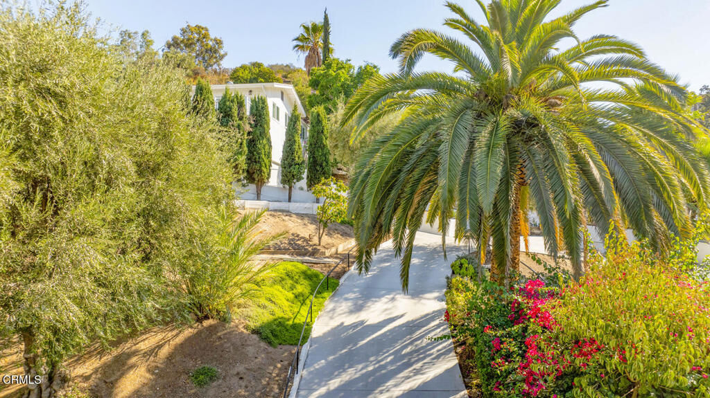 Property Photo:  10272 Willow Springs Lane  CA 91040 