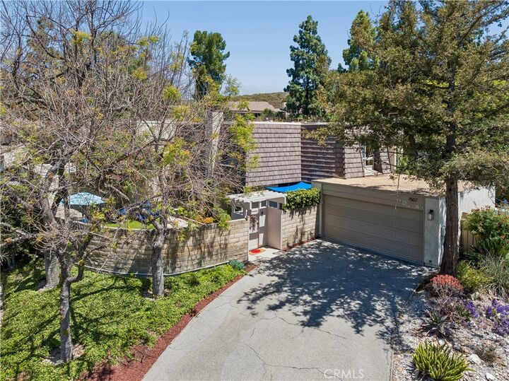 Property Photo:  1507 Redwood Circle  CA 91360 