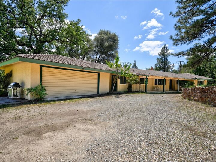 Property Photo: 51300 Road 426 CA 93644