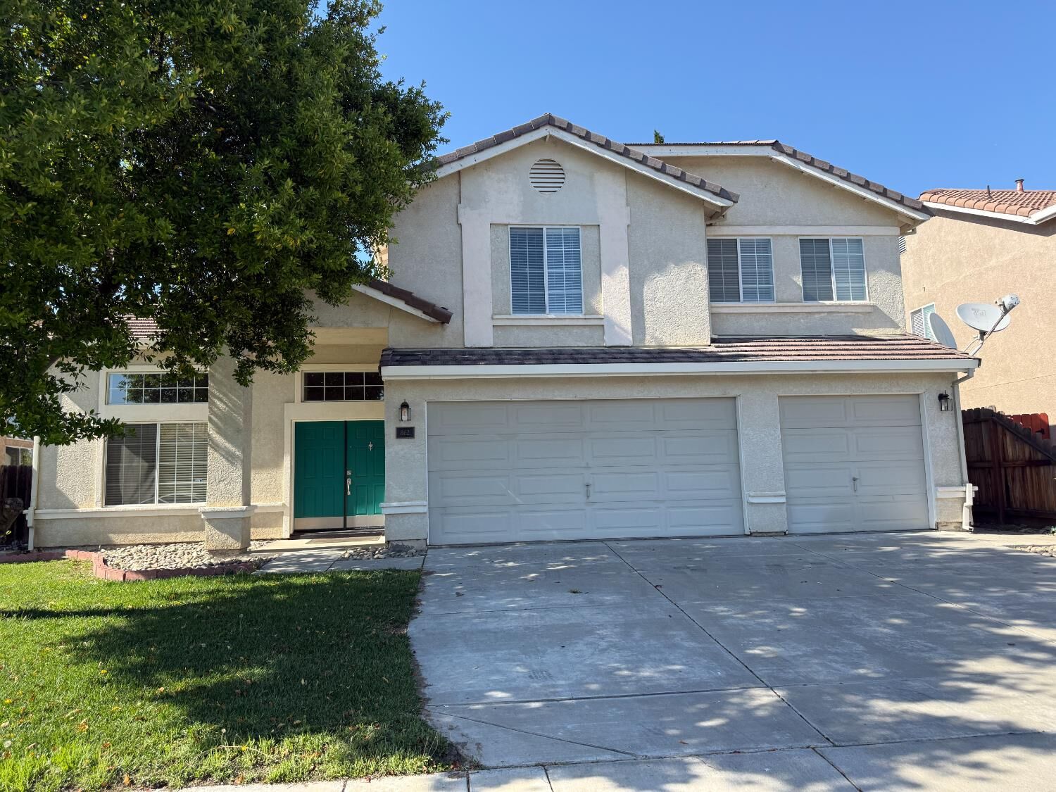 Property Photo:  862 Sandra Street  CA 93635 