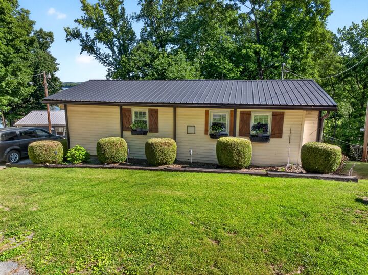 Property Photo:  156 Lakeshore Cir  TN 37028 