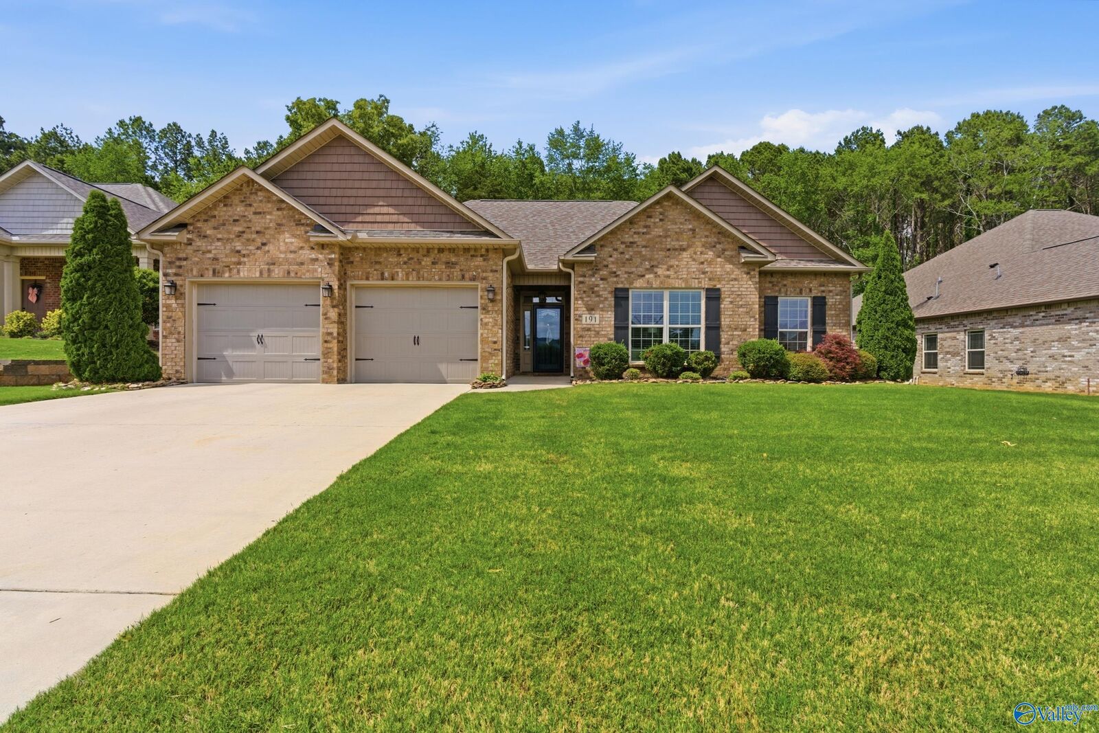 Property Photo:  191 Somerton Drive  AL 35811 