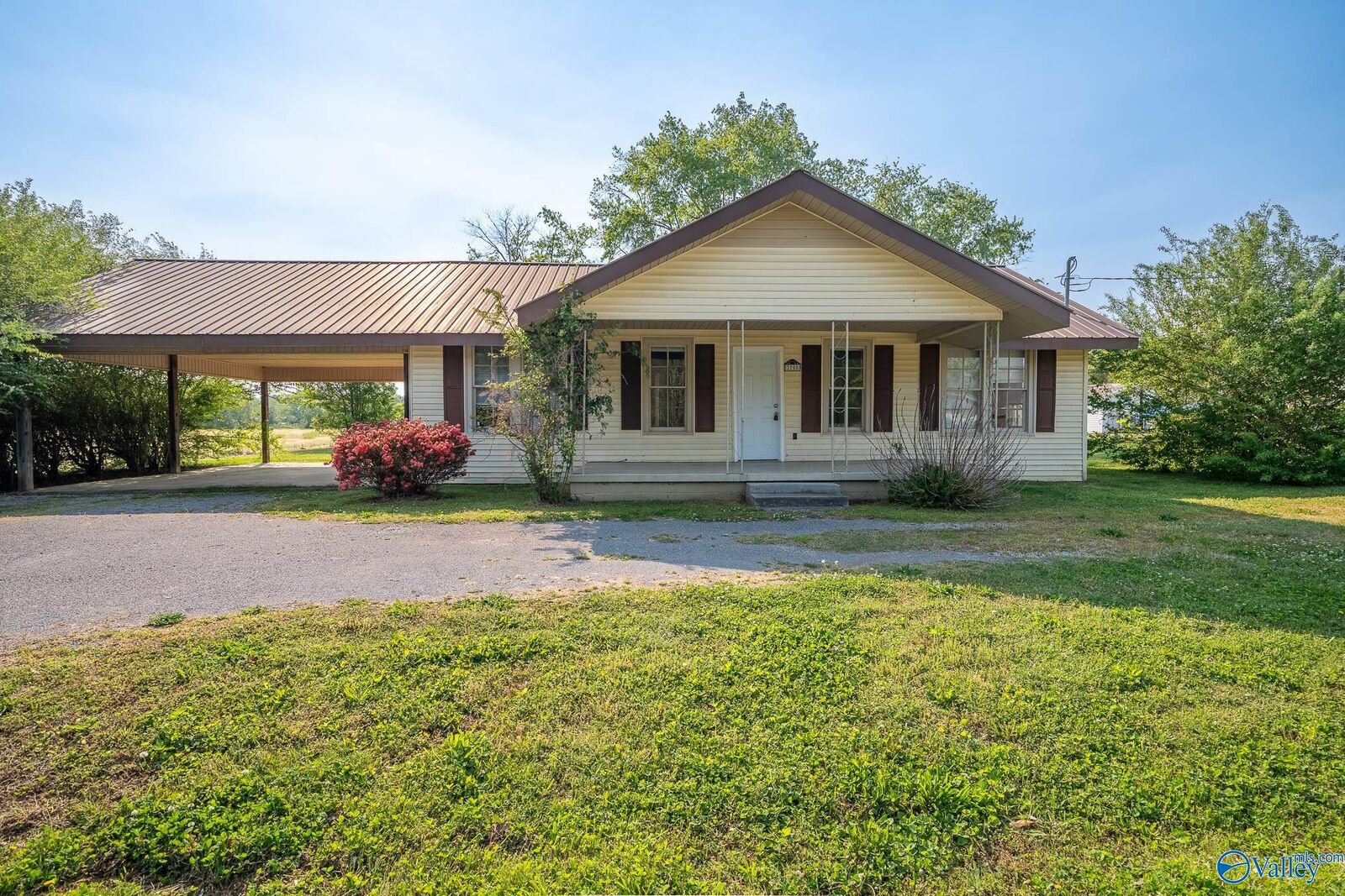 Property Photo:  