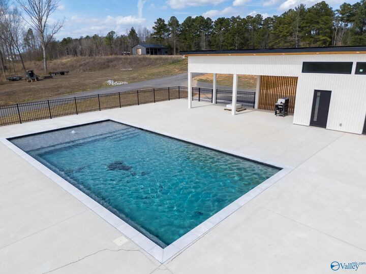 Property Photo:  220 County Road 446 B  AL 35053 
