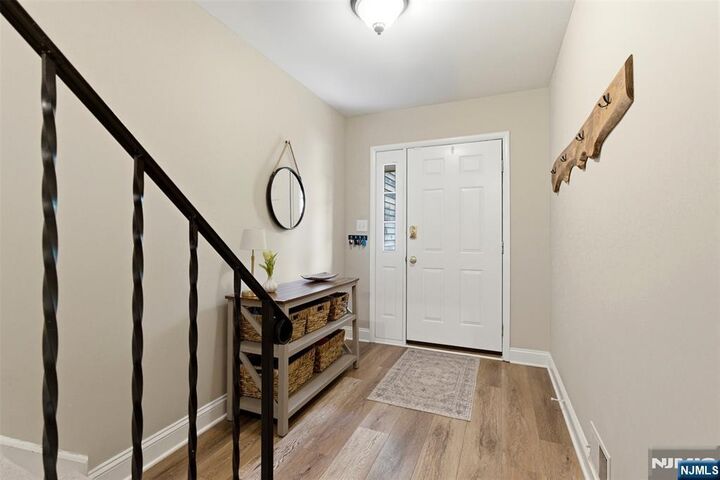 Property Photo:  40 Lexington Lane D  NJ 07480 