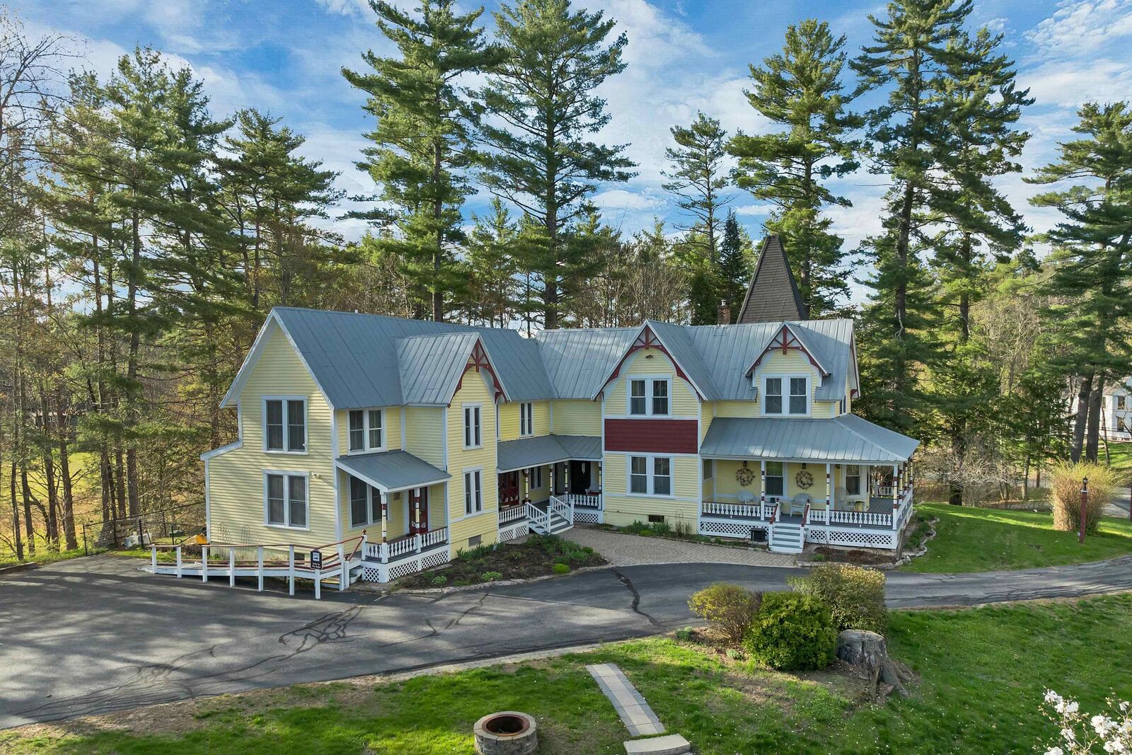 Property Photo:  24 Rosewood Lane  NH 03875 