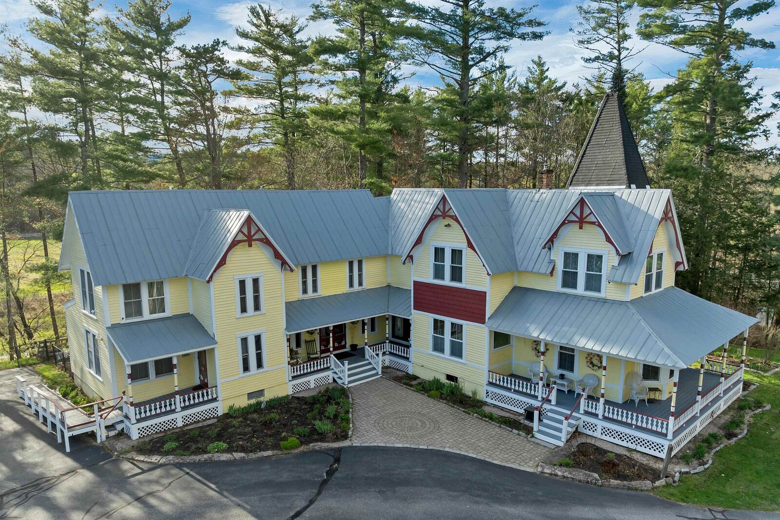 Property Photo:  24 Rosewood Lane  NH 03875 