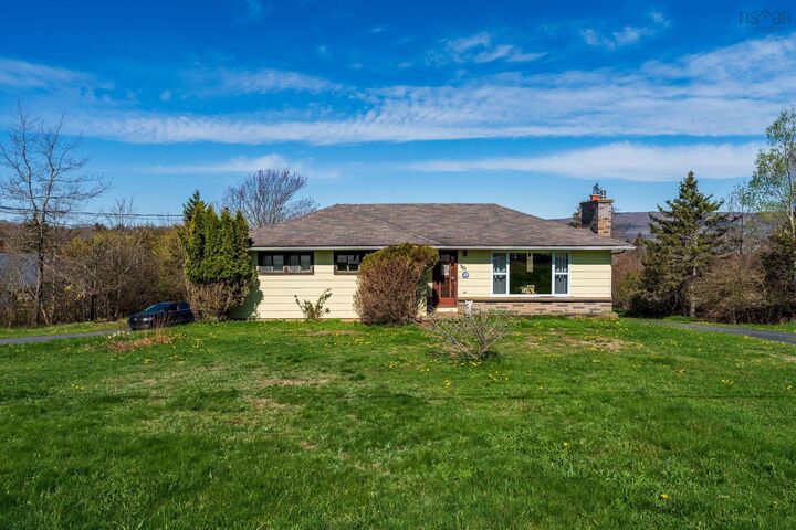 301 Highway 201 — photo 1