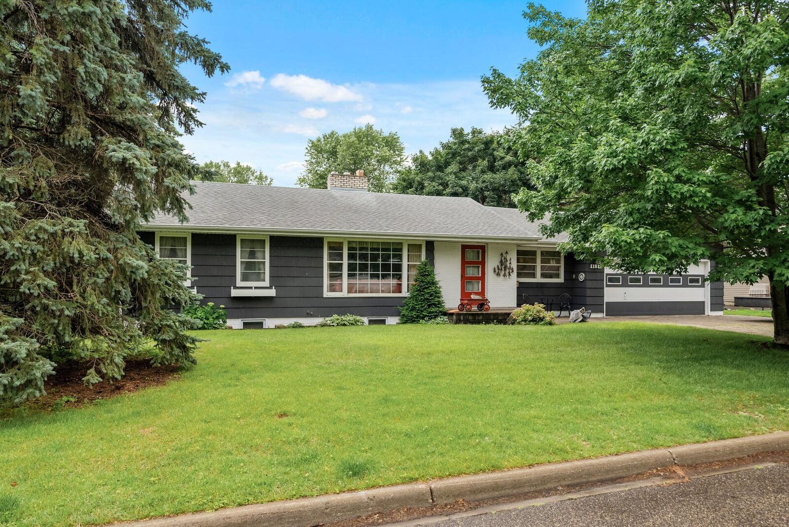 Property Photo:  11613 Shady Oak Drive  MN 55343 