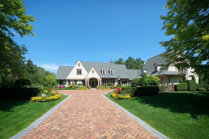Property Photo:  325 Highcroft Lane  MN 55391 