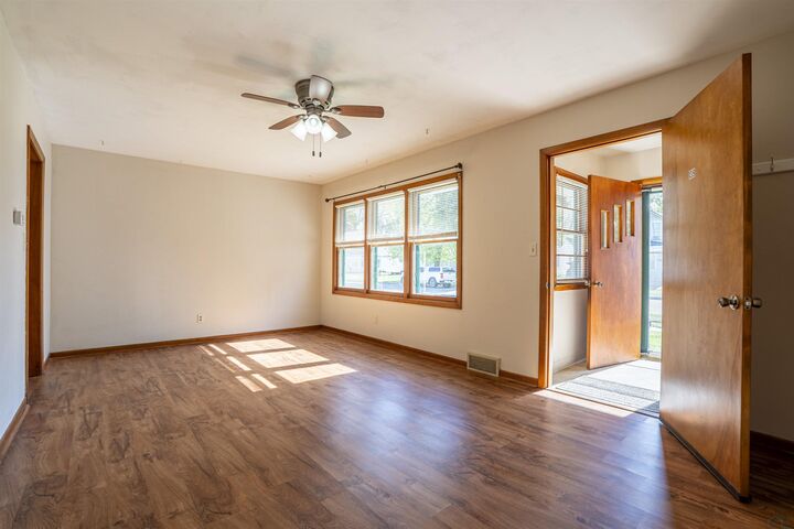 Property Photo:  139 6th Ave SW  IA 51031 