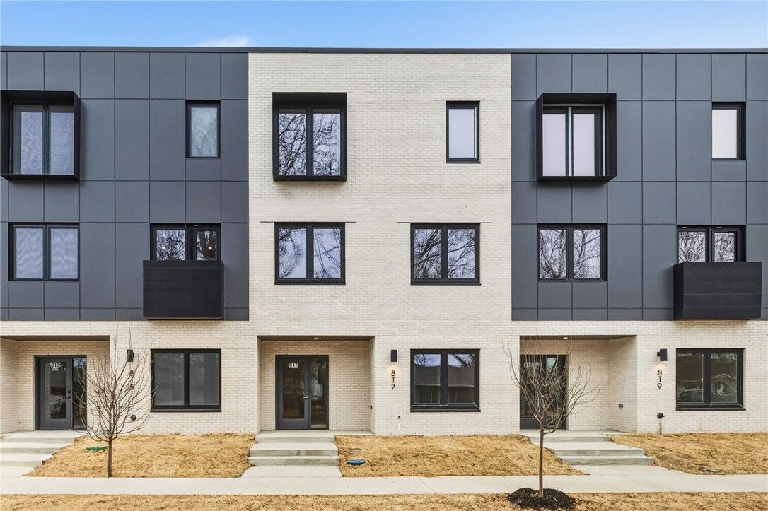 Property Photo:  821 SE H Street  AR 72712 