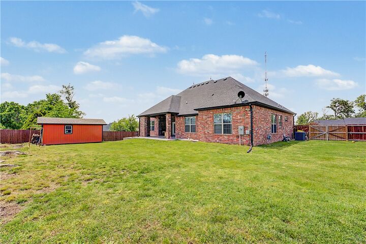 Property Photo:  1123 13th Street  AR 72758 