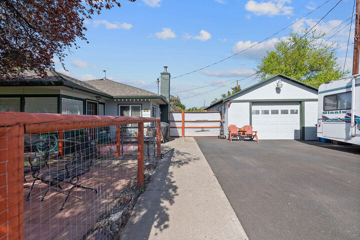 Property Photo:  505 S Main Street  OR 97754 